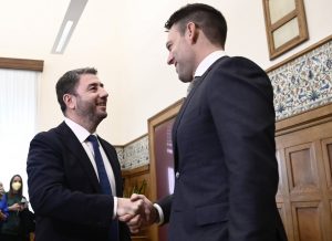 Εκλογές ΠΑΣΟΚ: Συνεχάρη τον Ανδρουλάκη ο Κασσελάκης – «Συγχαρητήρια για τις άψογες δημοκρατικές διαδικασίες»