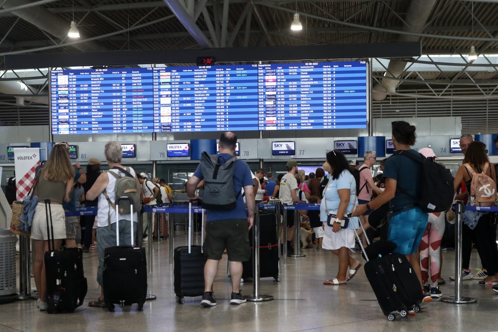 Πού θα ταξιδέψουν Αθηναίοι και Θεσσαλονικείς το τριήμερο της 28ης Οκτωβρίου