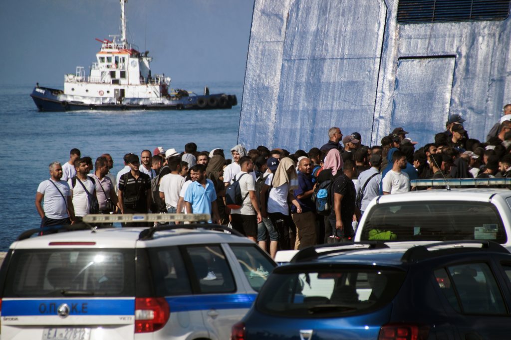 Μικρές προσφυγικές δομές σε Κρήτη, Ρόδο – Αυξημένες οι ροές στη Νότια Ελλάδα