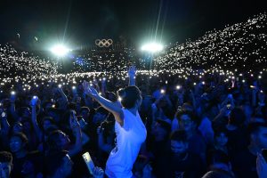 Τέμπη: Σείστηκε το Καλλιμάρμαρο, ρίγη συγκίνησης – Έλαμψαν στον Αττικό ουρανό 57 αστέρια