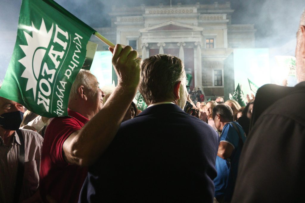 Η μάχη της πλατείας για το ΠΑΣΟΚ