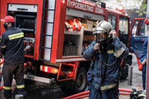 Φωτιά σε διαμέρισμα στην Κηφισιά – Ενα άτομο απομακρύνθηκε με αναπνευστικά προβλήματα