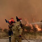 Φωτιά στο Ξυλόκαστρο: Γιατί «ξέφυγε» το πύρινο μέτωπο