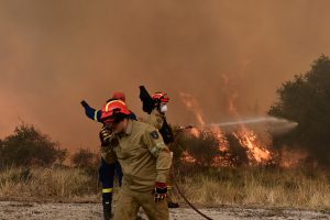 Φωτιά στο Ξυλόκαστρο: Γιατί «ξέφυγε» το πύρινο μέτωπο