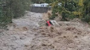 Σφοδρές βροχοπτώσεις και τεράστιες πλημμύρες «έπνιξαν» τη Γαλλία