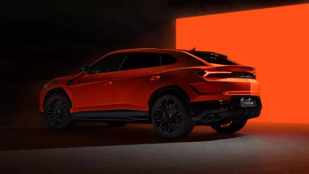 Η Lamborghini Urus έχει υβριδική τεχνολογία 800 ίππων