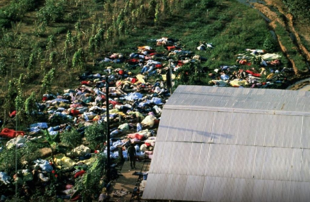 Η σφαγή του Jonestown στις ΗΠΑ: Πώς ένας άνθρωπος έπεισε 913 άτομα να αυτοκτονήσουν σε μια μέρα