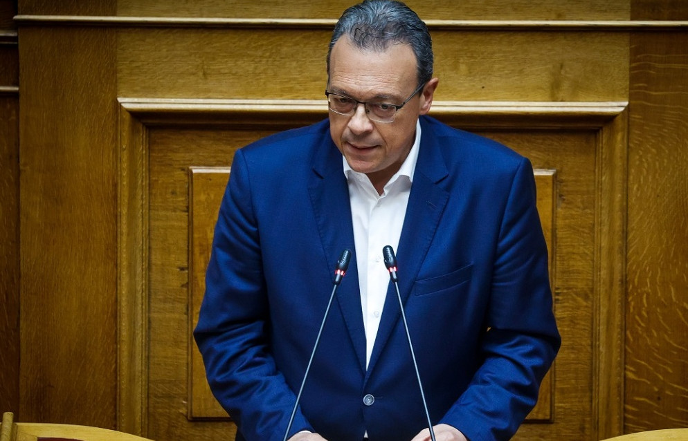 Φάμελλος: Να παραδώσουν την έδρα τους Τζάκρη και Πούλου