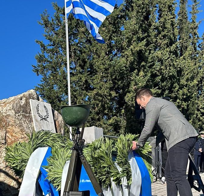 Στεφάνι στον Γοργοπόταμο κατέθεσε ο Κασσελάκης – «Η εθνική ομοψυχία είναι πάνω από όλα»