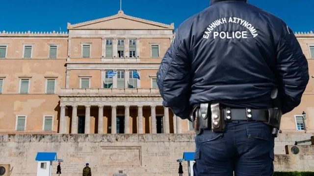 Σοκάρουν οι καταγγελίες για τον αστυνομικό της Βουλής – Ο εφιάλτης της συζύγου και των παιδιών του