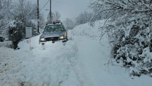 Λαμία: Πυκνό χιόνι στην Οίτη και τα ορεινά χωριά