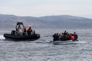 Συνεχίζονται οι έρευνες για το ναυάγιο με τους πρόσφυγες στη Γαύδο – Συνελήφθησαν 5 από τους διασωθέντες ως διακινητές