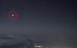 Πιλότοι δήλωσαν ότι είδαν UFO να «κινείται με ακραίες ταχύτητες» ενώ πετούσαν