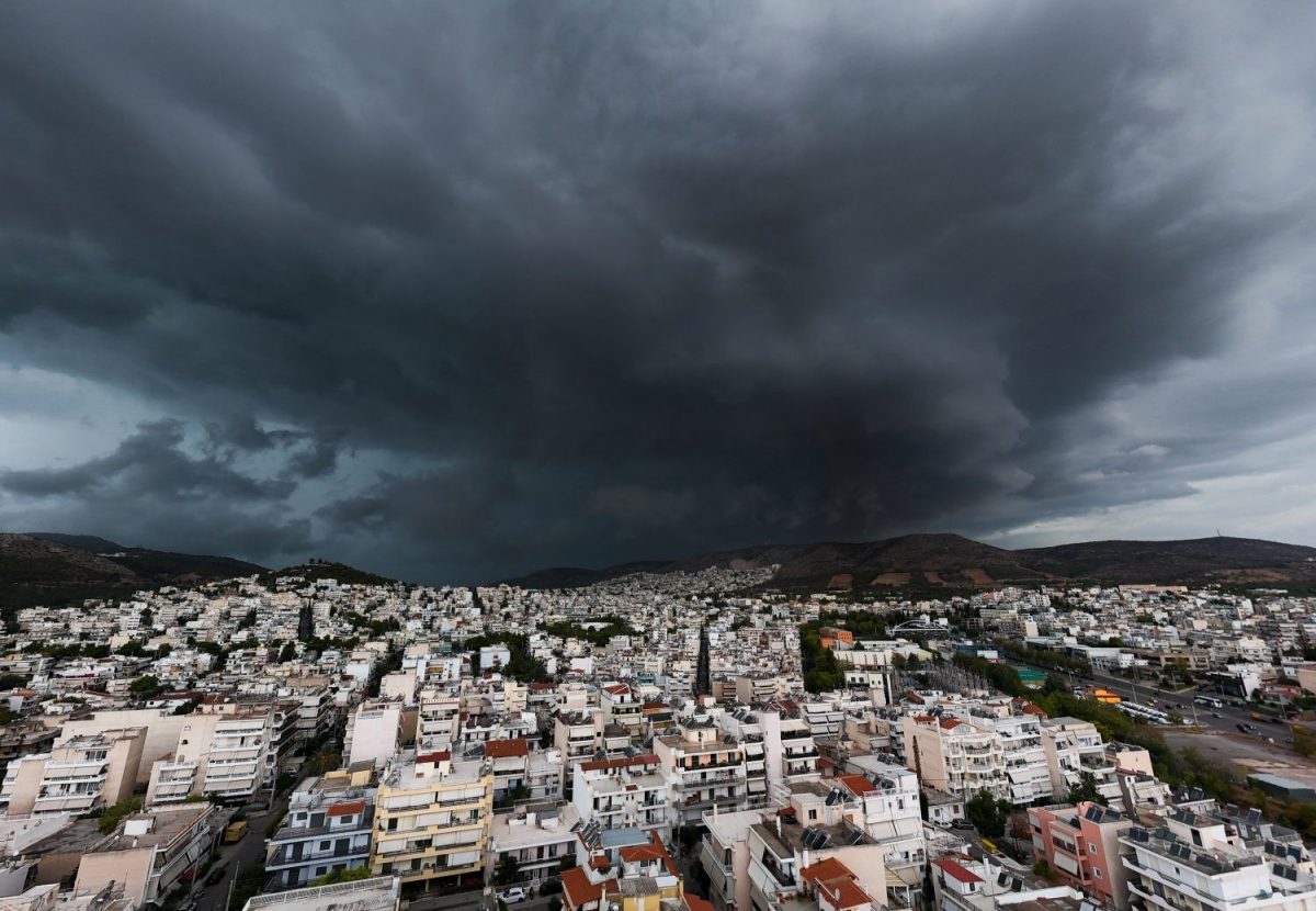 Η κακοκαιρία «Bora» ήρθε για... να μείνει: Νέο έκτακτο δελτίο - Μέχρι πότε θα συνεχιστούν τα επικίνδυνα φαινόμενα