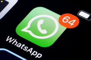 Ιράν: Τέλος στην απαγόρευση Whatsapp  και Google Play