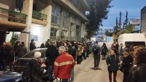 «Πυρά» της αντιπολίτευσης στην κυβέρνηση για την έξωση οικογένειας με παιδί ΑμεΑ στα Σεπόλια