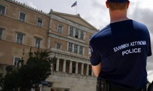 Συνελήφθη κι άλλος αστυνομικός της Βουλής για ενδοοικογενειακή βία