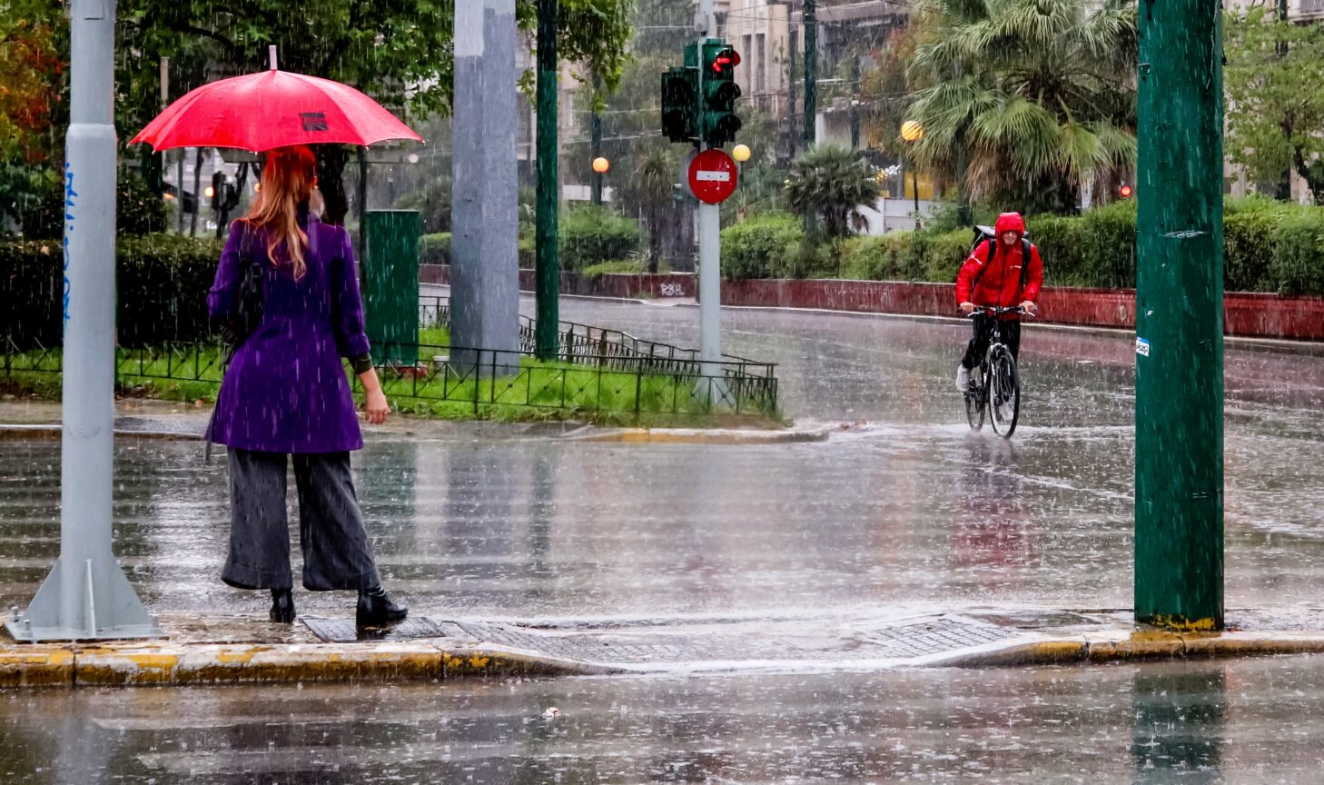 Πλησιάζει η κακοκαιρία - Πού θα «χτυπήσουν» ισχυρές βροχές, καταιγίδες και χαλάζι