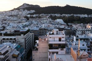 Φορολογικό: Τι αλλάζει σε Airbnb και φιλοδωρήματα