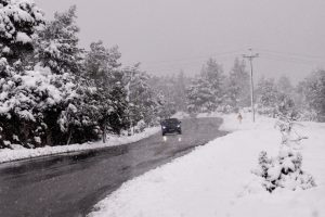 Χριστούγεννα με χιόνια: Πώς εξελίσσεται η κακοκαιρία Elena – Δείτε πού θα «χτυπήσει» τις επόμενες ώρες