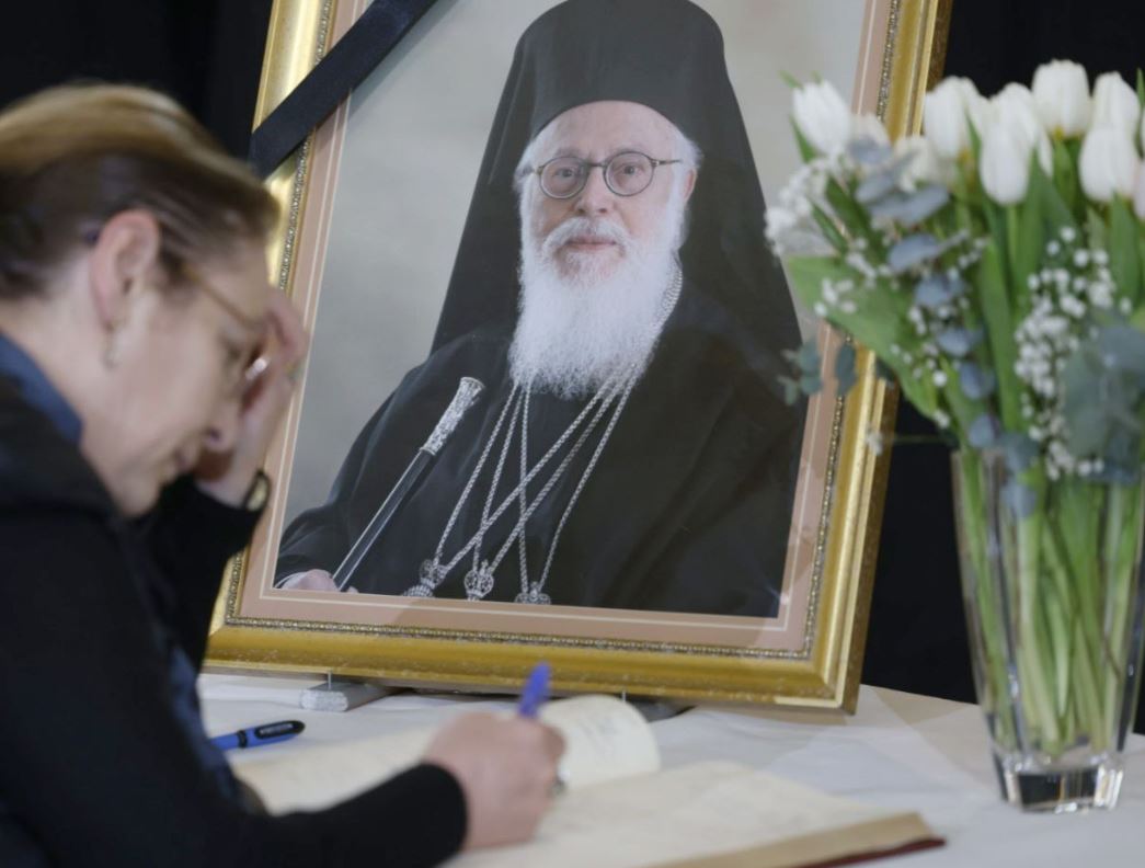 Αρχιεπίσκοπος Αναστάσιος: Σε εξέλιξη η εξόδιος ακολουθία