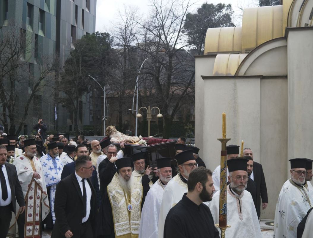 Αρχιεπίσκοπος Αναστάσιος: Ολοκληρώθηκε η ταφή – Σε ειδική κρύπτη το σκήνωμά του