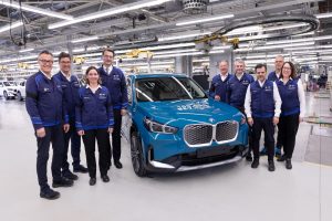 BMW: Ο στόχος παραγωγής των 100.000 αμιγώς ηλεκτρικών οχημάτων