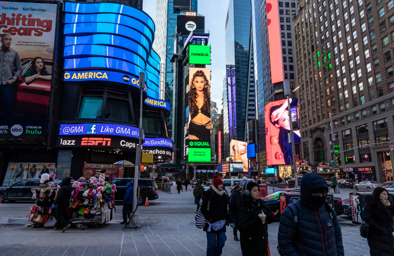 Η Evangelia στην Times Square - Η εμφάνιση σε Billboard και το... πεντοζάλι!