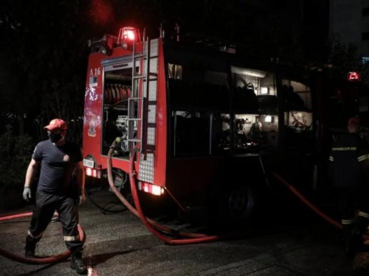 Φωτιά σε σπίτι στο Αιγάλεω – Μια γυναίκα χωρίς τις αισθήσεις της