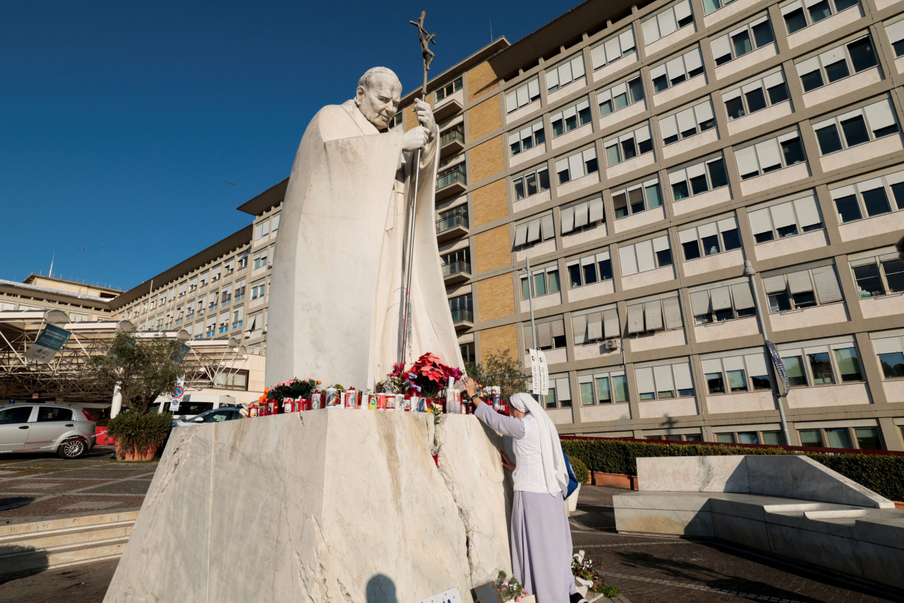 Πάπας Φραγκίσκος: Κρίσιμη αλλά σταθερή η κατάσταση της υγείας του Ποντίφικα