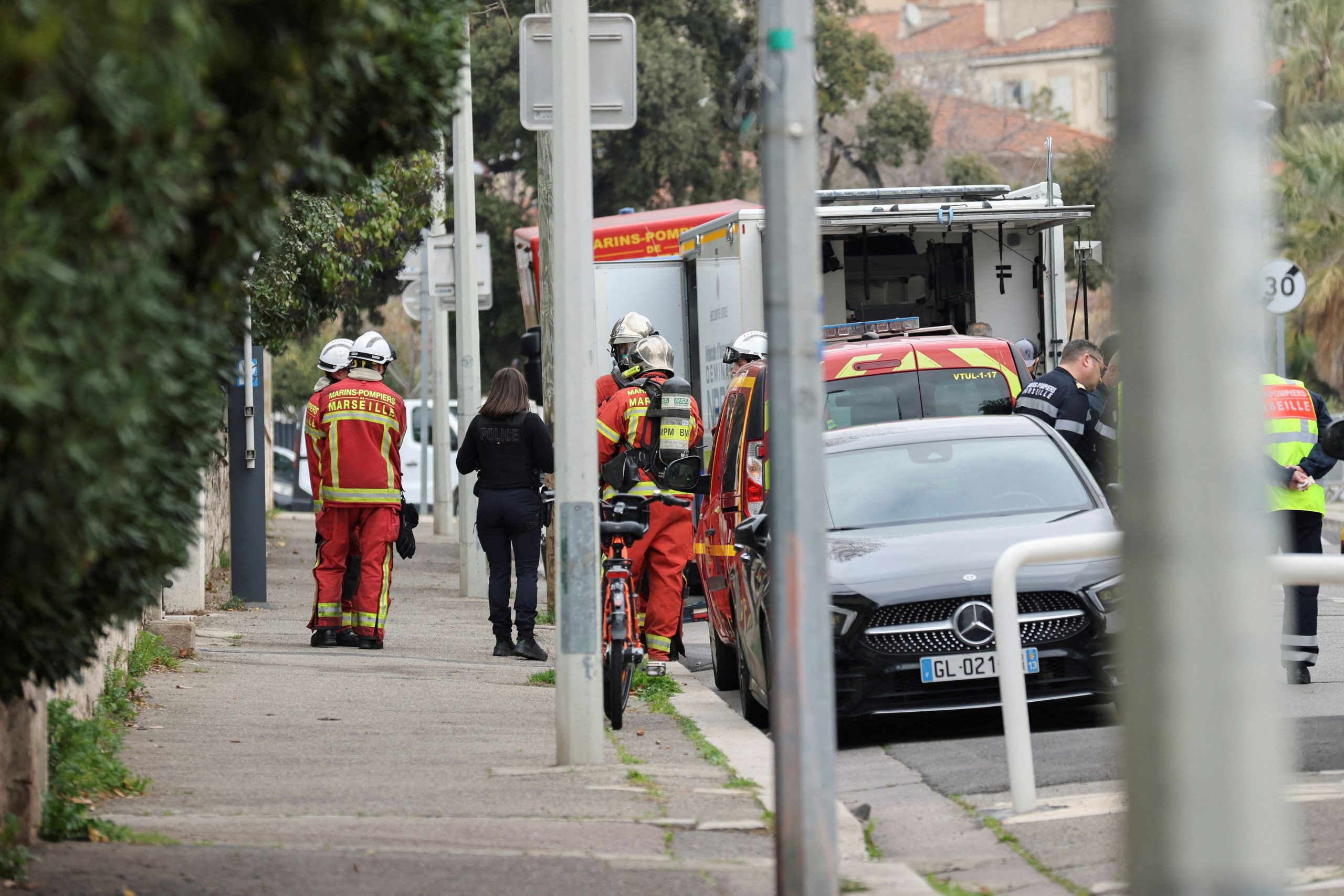 Μασσαλία: Με αυτοσχέδιους εμπρηστικούς μηχανισμούς η επίθεση στο ρωσικό προξενείο