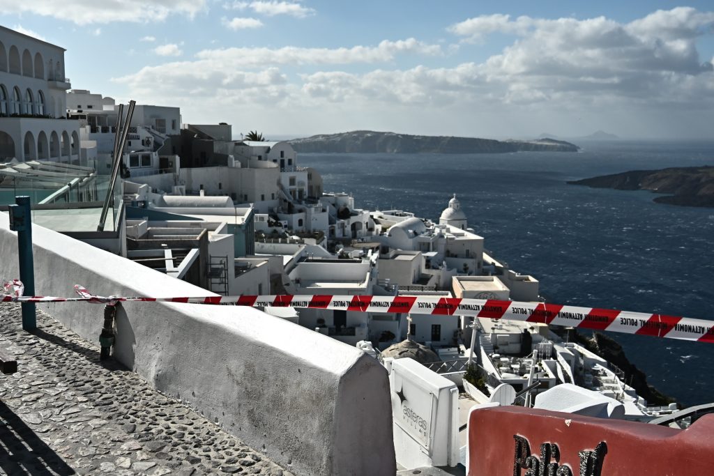 Δεν αποκλείει έκρηξη του ηφαιστείου ο Συνολάκης – Νέα δόνηση πάνω από 4 Ρίχτερ