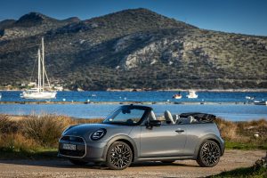 Tο νέο Mini Cooper Cabrio κάνει ντεμπούτο στην Ελλάδα